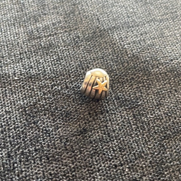 Authentic Pandora charm-retired - Picture 2 of 4